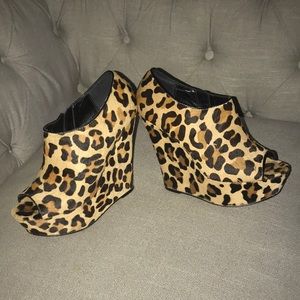 Steve Madden leopard wedge booties with zipper